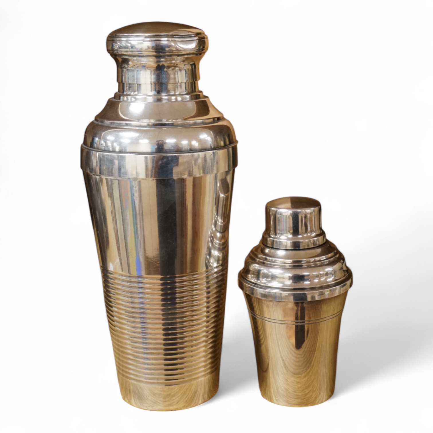 A small cocktail individual shaker and another larger example, 21cm high